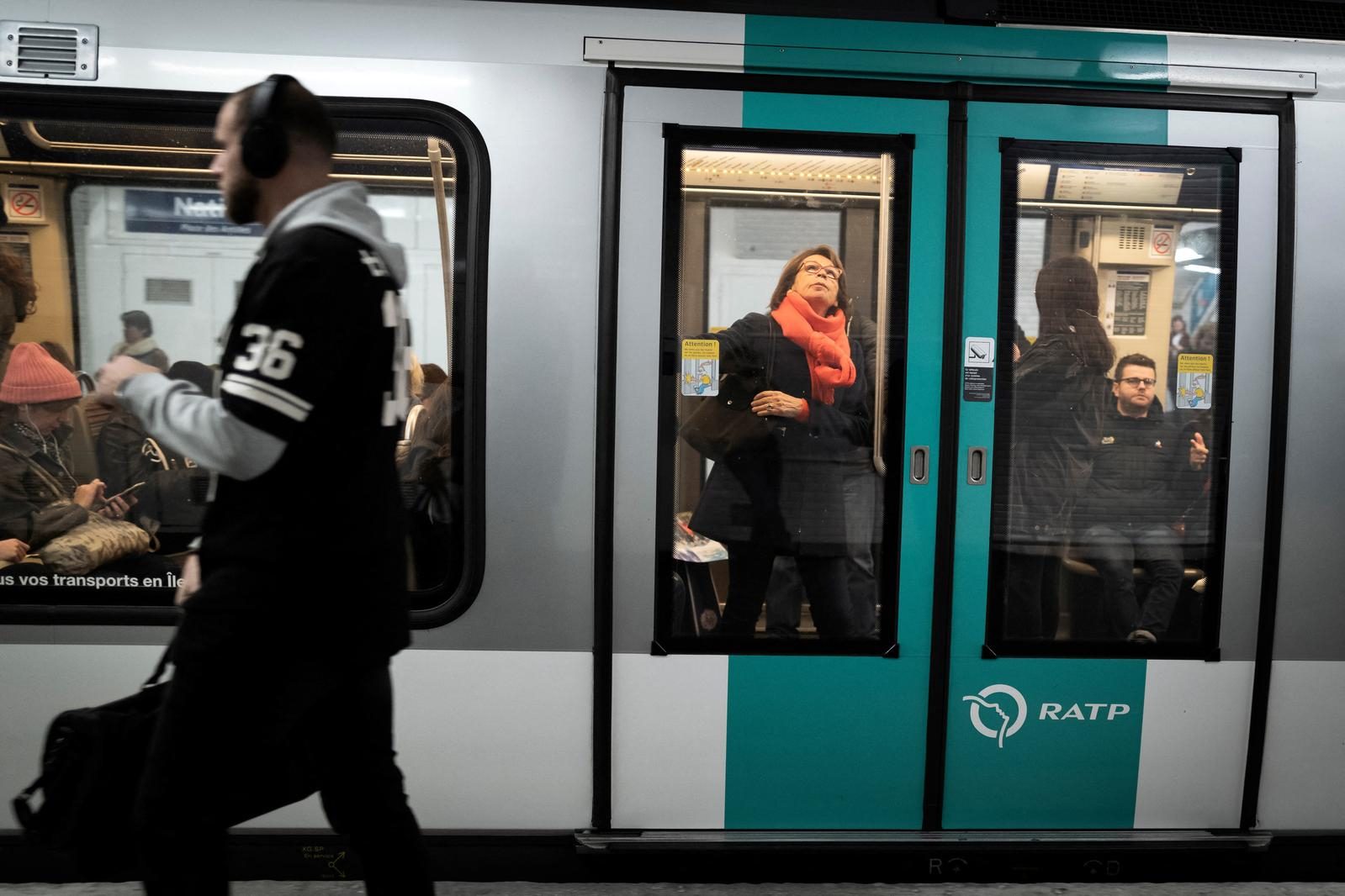 La Ratp Lance Une Vaste Campagne De Recrutement De Personnes Un