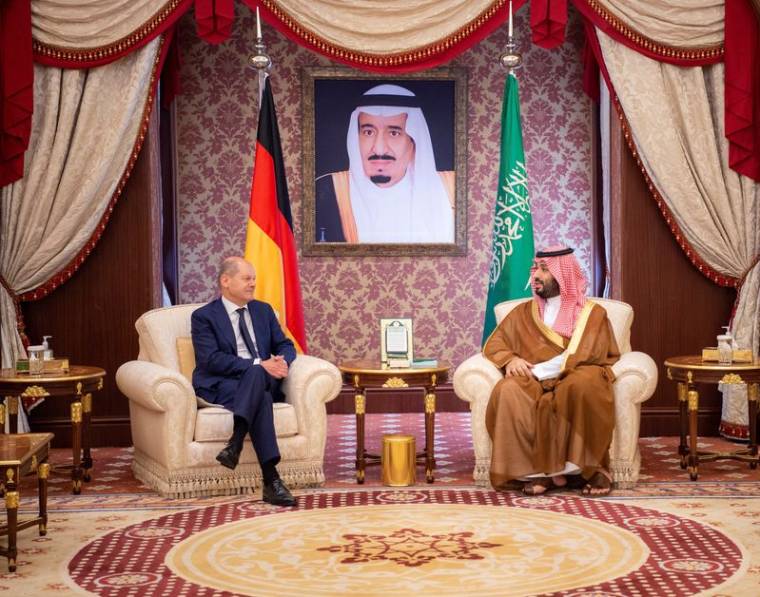 Le prince héritier saoudien Mohammed bin Salman rencontre le chancelier allemand Olaf Scholz à Jeddah