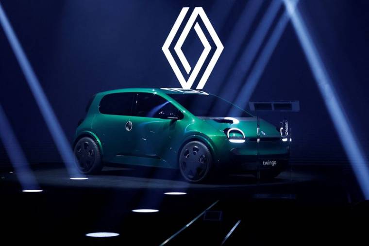 Renault expose sa voiture électrique Twingo à Paris