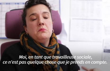 A Paris, des centaines de femmes exilées vivent leur maternité à la rue