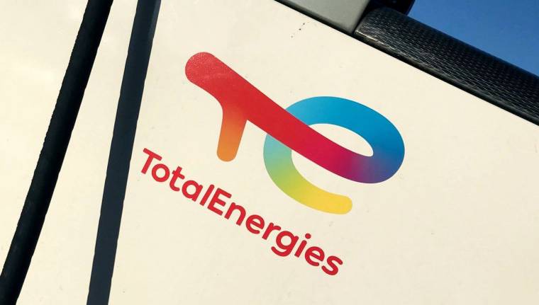 Logo TotalEnergies sur une pompe de station-service du groupe. (crédit photo :  / L. Grassin )