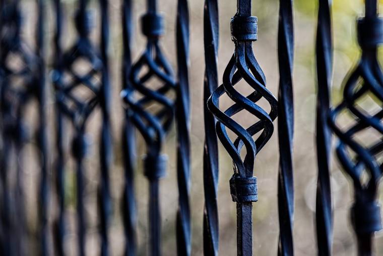 Un homme ferait vivre l'enfer à ses voisins pour une histoire de portail, à Mérignac (Gironde). (illustration) (Pixabay /  Steve Bussinne)