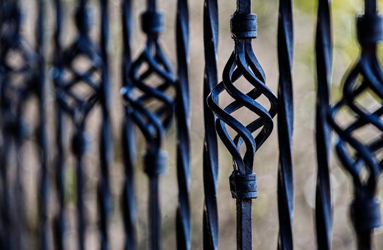 Un homme ferait vivre l'enfer à ses voisins pour une histoire de portail, à Mérignac (Gironde). (illustration) (Pixabay /  Steve Bussinne)