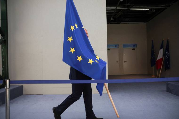 Un drapeau de l'UE lors du sommet de l'OTAN