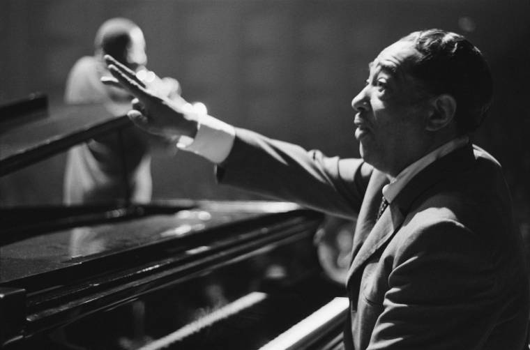 Duke Ellington est l'un des précurseurs du jazz.