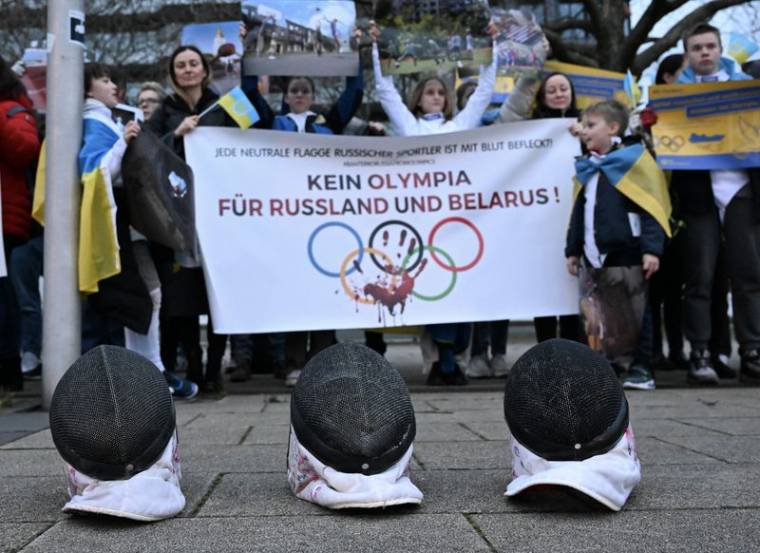 Manifestation contre la participation d'athlètes russes et biélorusses aux JO