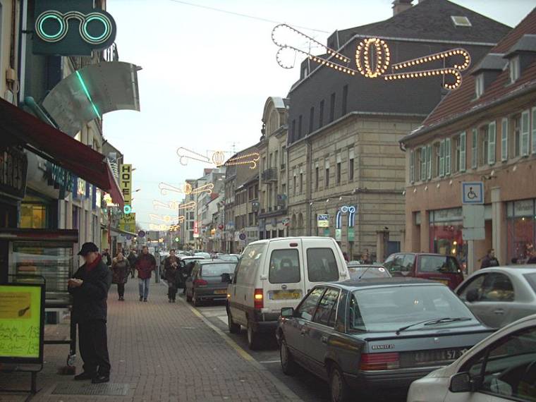 À Forbach, les commerçants du centre-ville déserté se mettent au e-commerce (Crédit photo: Christian Bohr - Wikimedia Commons)