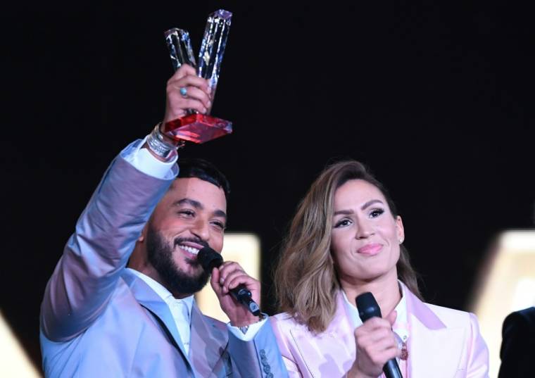 Slimane and Vitaa receive the prize for best song during the 35th Victoires de la Musique at the Seine Musicale, February 14, 2020 in Boulogne-Billancourt, near Paris (AFP / Alain JOCARD)
