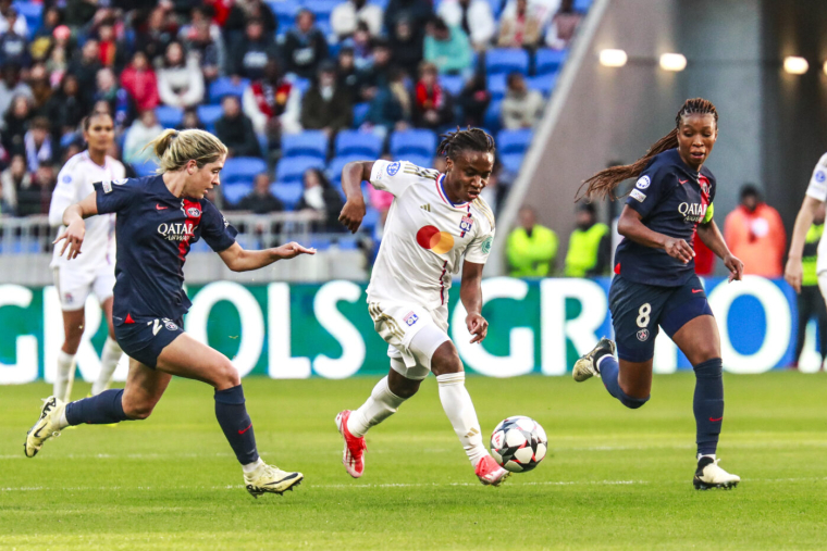 Lyon Renverse Paris Au Terme D'un Match Fou Et Fait Un Pas Vers La ...