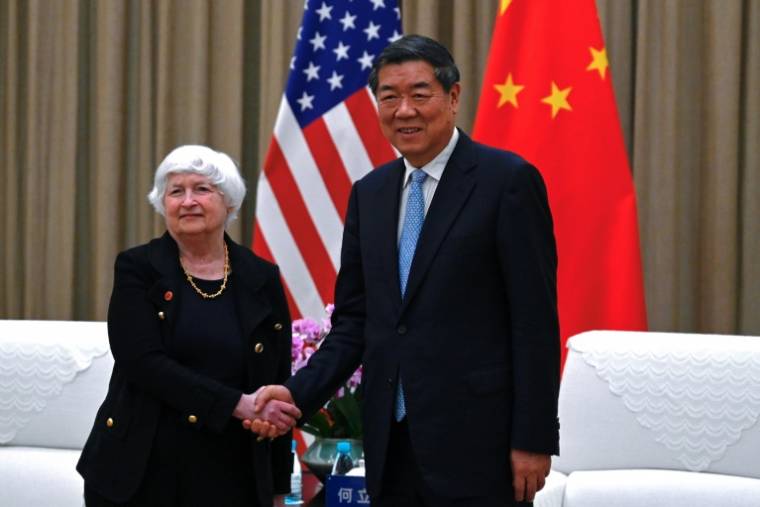 La secrétaire américaine au Trésor Janet Yellen et son homologue chinois He Lifeng à Canton, dans le sud de la Chine, le 6 avril 2024  ( AFP / Pedro Pardo )