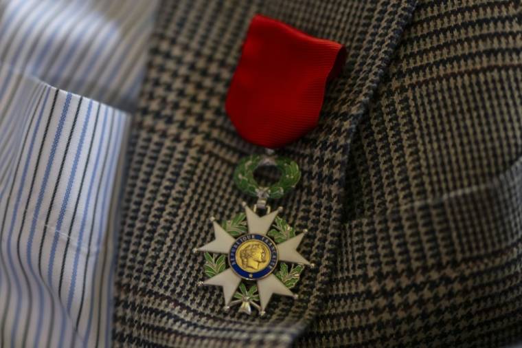 Jack Hausman, vétéran de la Seconde Guerre mondiale, décoré de la légion d'honneur par le gouvernement français, lors d'une cérémonie, le 26 avril 2024 à New York ( AFP / ANGELA WEISS )
