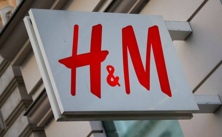 Le logo d'H&M à l'extérieur d'un magasin à Vienne