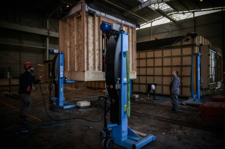 In the modular house construction workshops of the Ademeure company, in Langon (Gironde), January 23, 2024 (AFP / Philippe LOPEZ)