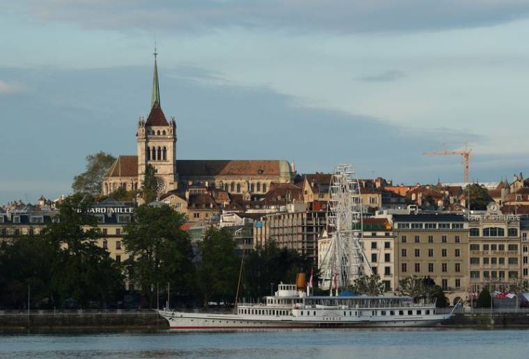 La cathédrale Saint-Pierre près du lac Léman à Genève