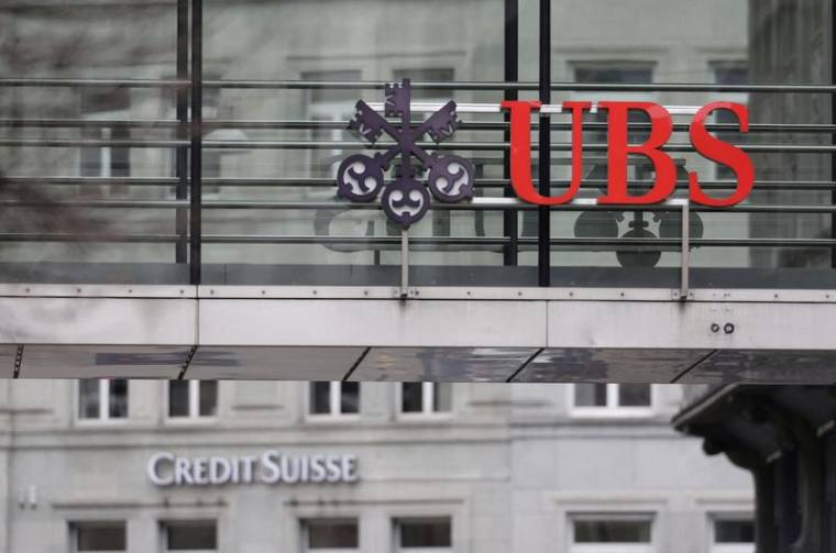 Les logos de Credit Suisse et de l'UBS à Zurich