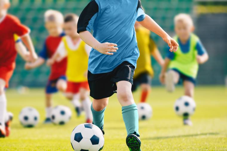 Quel budget pour l'équipement sportif de vos enfants ? Crédit photo : Adobe Stock