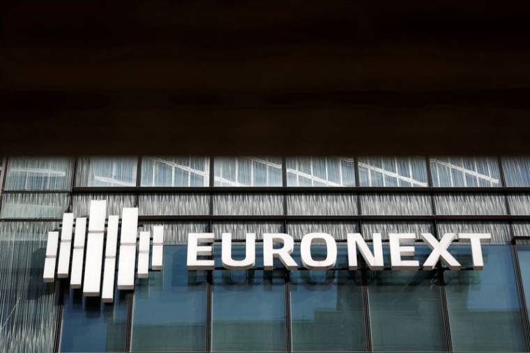 La bourse Euronext est photographiée dans le quartier d'affaires de La Défense à Paris, en France