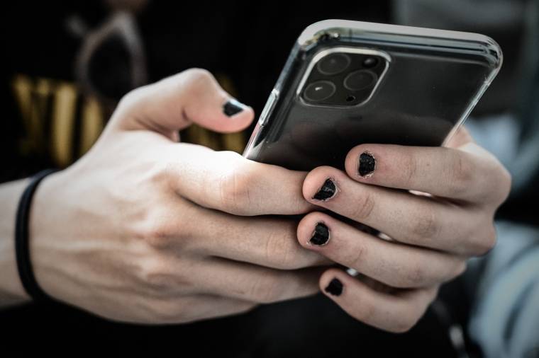 La Cour de cassation a approuvé la décision d'un tribunal de réduire les pénalités de rupture anticipée d'un abonnement de téléphonie mobile demandées à un client. ( AFP / PHILIPPE LOPEZ )