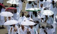 Des pèlerins musulmans arrivent à Mina, en Arabie saoudite, le 14 juin 2024 ( AFP / FADEL SENNA )