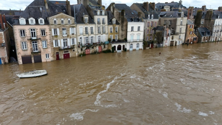 Vue aérienne des inondations à Redon, en Ille-et-Vilaine, le 30 janvier 2025 ( AFP / Damien MEYER )