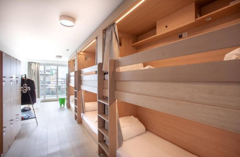 Les hostels se multiplient partout en France et proposent des hébergements bon marché. ( crédit photo : The People Paris Bercy )