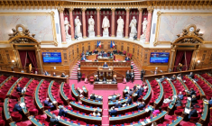 La ministre de la Santé Geneviève Darrieussecq (c) au Sénat le 18 novembre 2024 à l'occasion du début de l'examen du budget de la Sécu ( AFP / Bertrand GUAY )