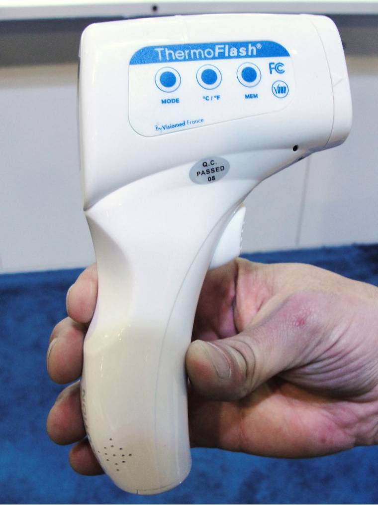 Un thermomètre sans contact de la société Visiomed, exposé le 7 janvier 2015 au CES de Las Vegas.  ( AFP / GLENN CHAPMAN )