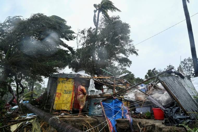 Dégâts provoqués par le passage du cyclone Remal à Kuakata (Bangladesh), le 27 mai 2024 ( AFP / MUNIR UZ ZAMAN )