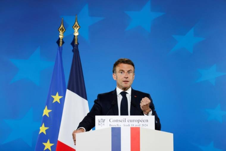 Le président français Emmanuel Macron s'exprime lors d'une conférence de presse à l'issue d'un sommet de l'UE à Bruxelles le 18 avril 2024 ( AFP / Ludovic MARIN )