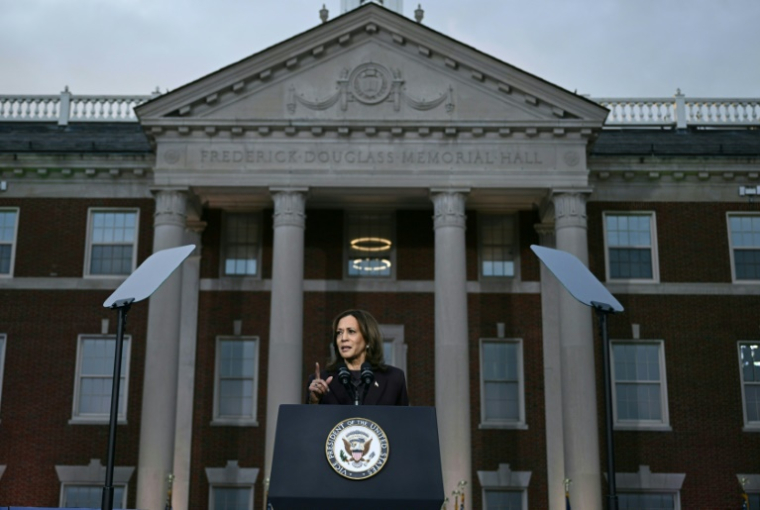 La vice-présidente américaine Kamala Harris lors d'un discours à Washington, après sa défaite à l'élection présidentielle américaine, le 6 novembre 2024 (AFP / Brendan SMIALOWSKI)