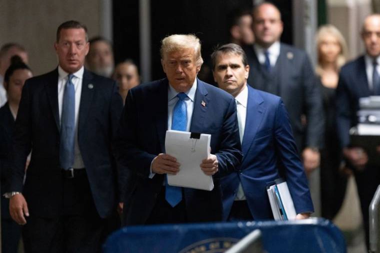 Le procès pénal de l'ancien président américain Trump, accusé d'avoir falsifié des documents commerciaux, se poursuit à New York