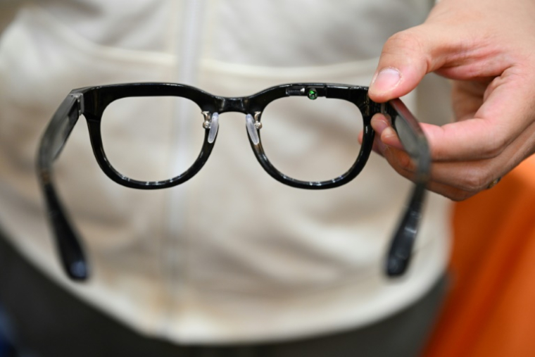 Les lunettes intelligentes de la marque Halliday, exposées au salon CEs le 7 janvier 2025 à Las Vegas, aux Etats-Unis ( AFP / Patrick T. Fallon )