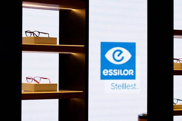EssilorLuxottica au Salon mondial de l'optique à Villepinte, près de Paris