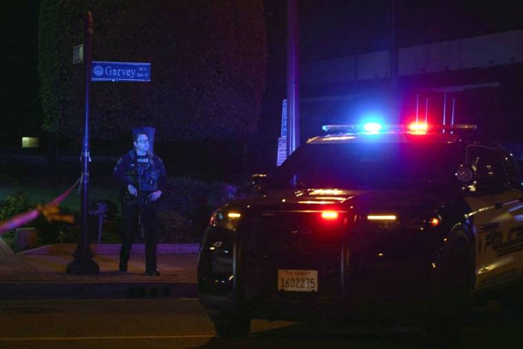 Un véhicule de police sur le lieu d'une fusillade à Los Angeles