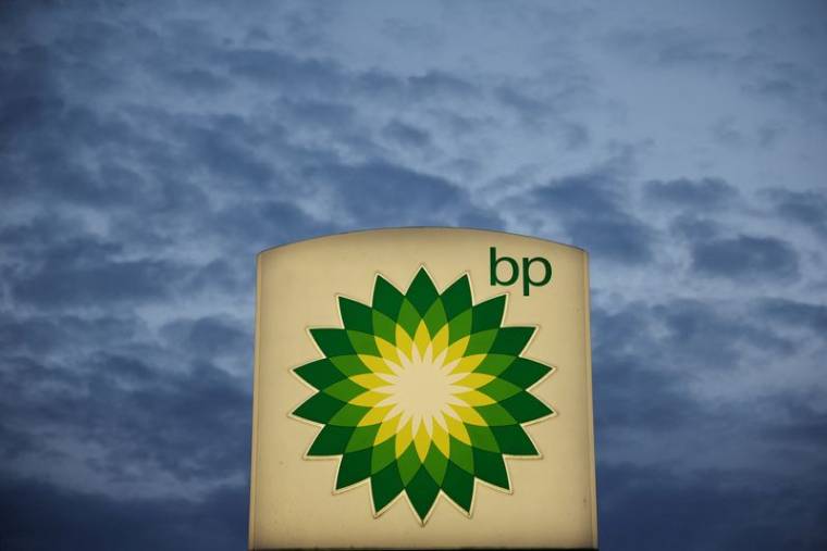 Photo d'archives du logo de British Petrol (BP) à Pienkow, en Pologne