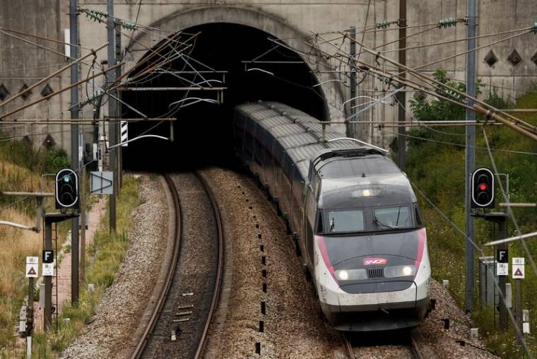 Un TGV, près de Paris