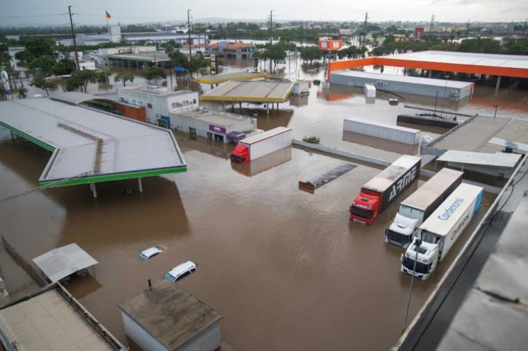 Vue aérienne de zones inondées dans le quartier  de Navegantes à Porto Alegre, au Brésil, le 5 mai 2024 ( AFP / Carlos FABAL )