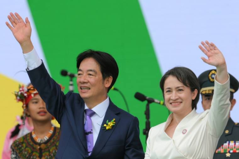 Le nouveau président élu de Taïwan, Lai Ching-te (g) et la vice-présidente Hsiao Bi-khim (d), lors de la cérémonie d'investiture, le 20 mai 2024 à Taipei ( AFP / Sam YEH )