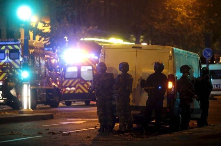 PLUSIEURS MORTS DANS DES FUSILLADES À PARIS ET DES EXPLOSIONS
