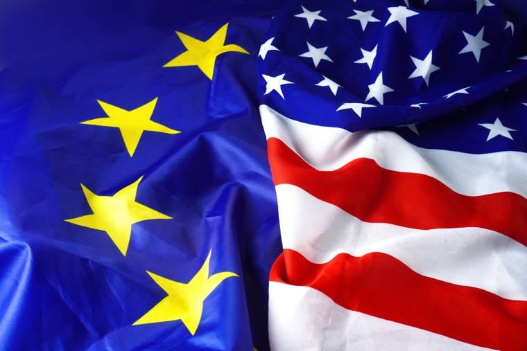 Dans le match qui les oppose à l'Union européenne (UE), les États-Unis s'imposent trois à zéro en matière de croissance économique, performance sur les marchés financiers et productivité. (crédit : Adobe Stock)