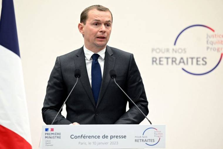 Le ministre français du Travail, Olivier Dussopt, lors d'une conférence de presse à Paris
