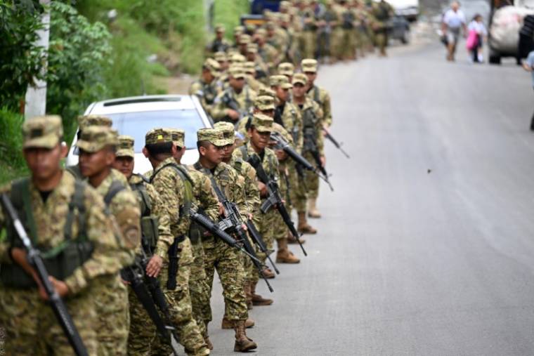 Un bataillon militaire déployé à Apopa, le 11 octobre 2023 au Salvador ( AFP / Marvin RECINOS )