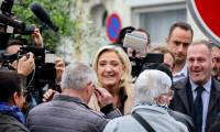 Marine Le Pen, au centre, à Hénin-Beaumont, dans le Pas-de-Calais, le 14 juin 2024 ( AFP / Denis Charlet )
