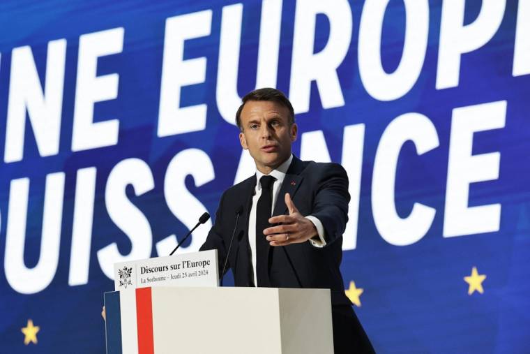 Emmanuel Macron, le 25 avril 2024, à Paris ( POOL / CHRISTOPHE PETIT TESSON )