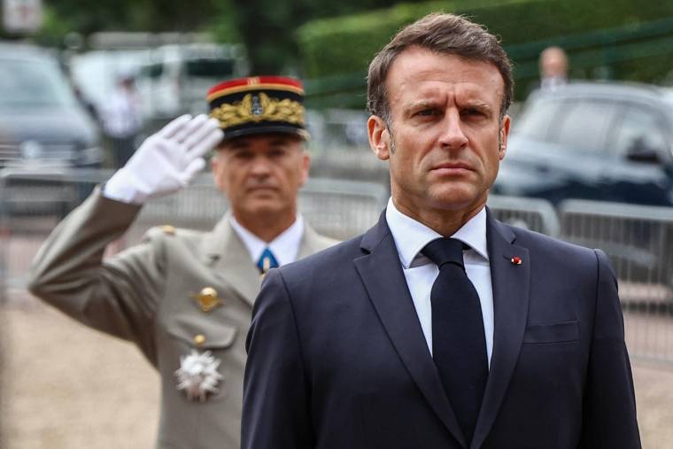 Emmanuel Macron près de Paris le 18 juin. ( POOL / MOHAMMED  BADRA )