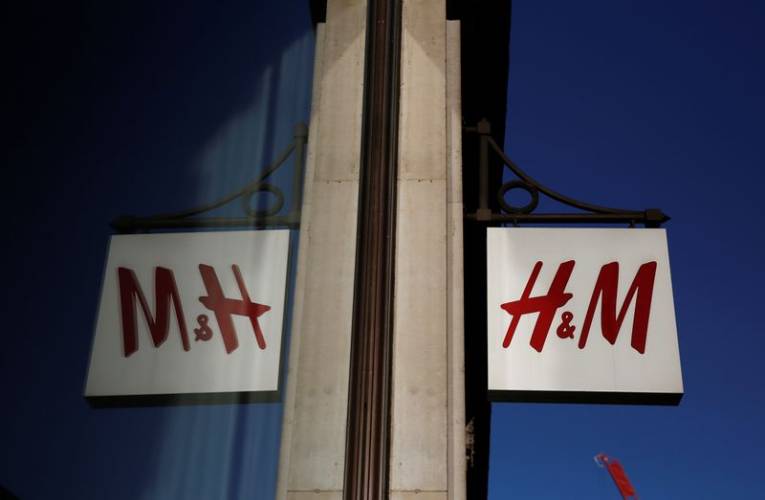 H&M RENOUE AVEC LES BÉNÉFICES MAIS LE REBOND DES VENTES S'ESSOUFFLE