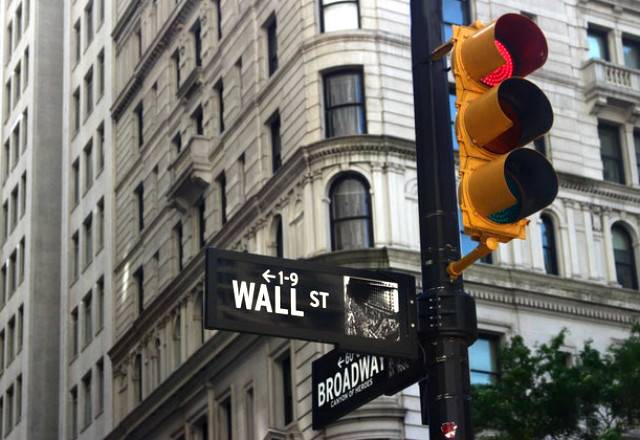 Wall Street ouvre en forte baisse et poursuit sa consolidation