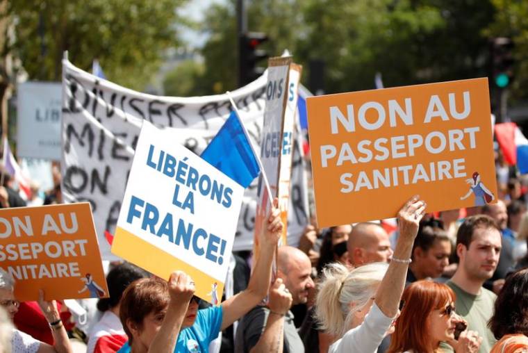 FRANCE: LA LOI SUR LE "PASS SANITAIRE" PROMULGUÉE, ÉLARGISSEMENT DÈS LUNDI
