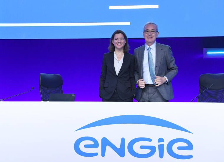 La directrice générale d'Engie Catherine MacGregor et le président d'Engie, Jean-Pierre Clamadieu, lors d'une réunion à Paris, le 21 avril 2022. ( AFP / Eric PIERMONT )