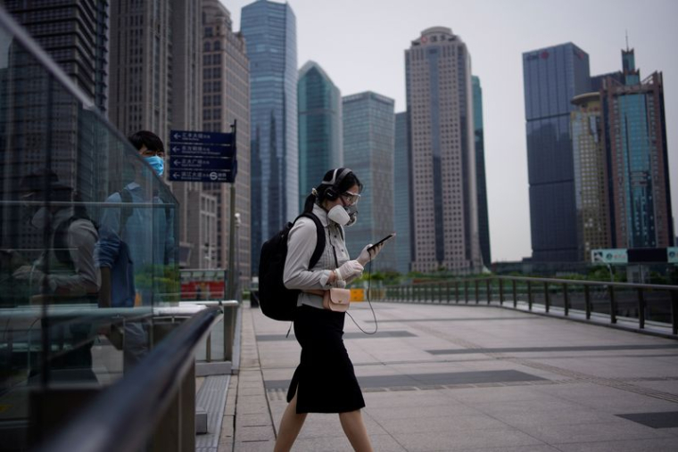 SHANGHAI ACCÉLÈRE SON CONFINEMENT FACE À L'ENVOLÉE DES CAS DE COVID-19